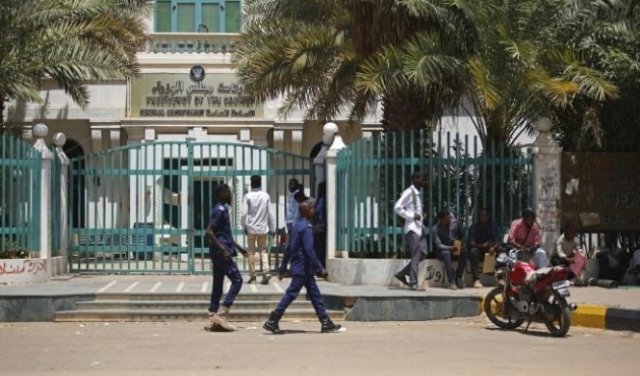 تقرير: الجيش السوداني يعلق اجتماعاته مع الحكومة الانتقالية