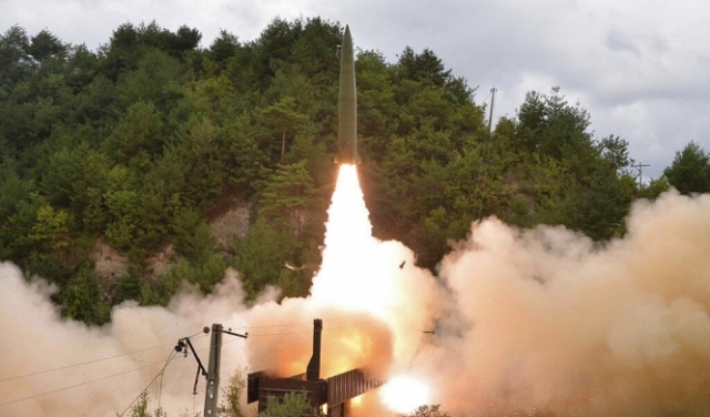 كوريا الشمالية تطلق صاروخا بالستيا وتنتقد سياسات واشنطن