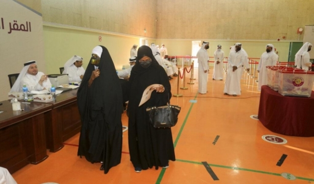 إغلاق مراكز الاقتراع في أول انتخابات لمجلس الشورى القطري.. النتائج تعلن الليلة