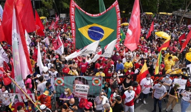 البرازيل: عشرات الآلاف يطالبون بعزل الرئيس بولسونارو