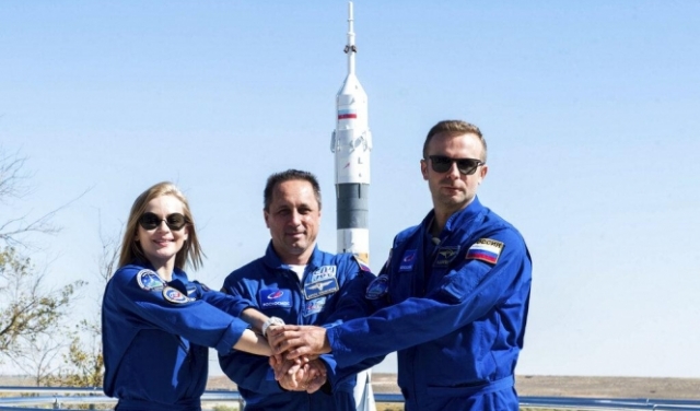 طاقم روسي في مهمة لتصوير أول فيلم في الفضاء