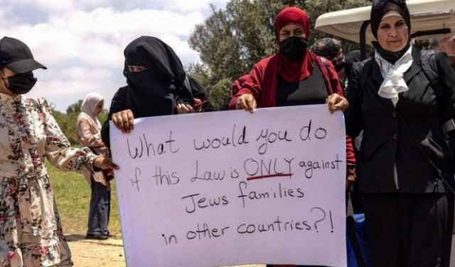 شاكيد تسعى إلى تسوية مع المعارضة لمنع لم شمل العائلات الفلسطينية