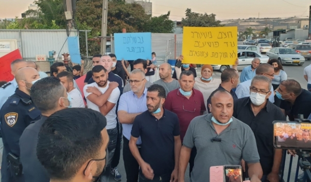 مجد الكروم: وقفة احتجاجية أمام مركز الشرطة بعد الاعتداء على صحافيّ