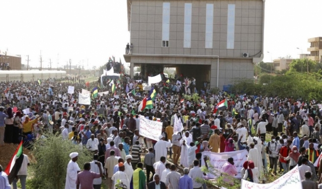 السودان: حشود في الخرطوم للمطالبة بـ