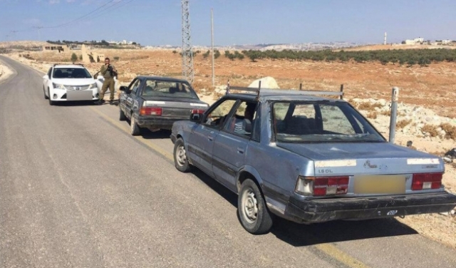 جنود الاحتلال يصادرون سيارات فلسطينية ويستخدمونها لاحتياجاتهم الشخصية
