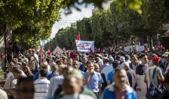 استطلاع: 81% من التونسيين متخوفون من مستقبل الديمقراطية في بلادهم 