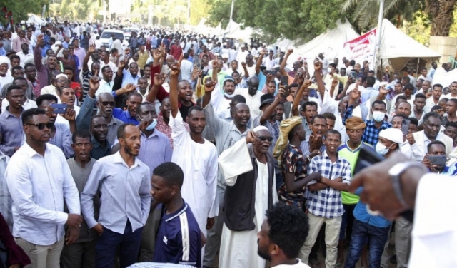 السودان: قمع الاحتجاجات المطالبة برحيل حكومة حمدوك