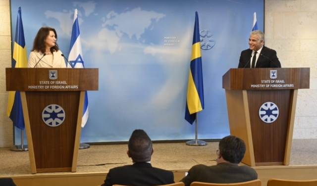 لبيد يلتقي وزيرة الخارجية السويدية: 
