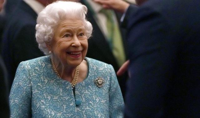 بريطانيا: جدل إثر إخفاء القصر نقل الملكة إليزابيث للمشفى