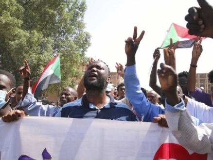 السودان: مجلس الوزراء ينفي التوافق مع البرهان على حل الحكومة