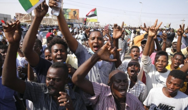 السودان: المبعوث الأميركي يؤكد دعم الانتقال المدني وتحذيرات من 