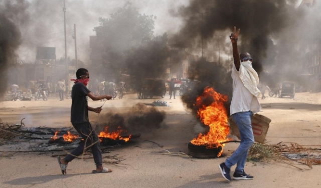 الخرطوم: معتصمو القصر الرئاسي يغلقون طرقًا رئيسية
