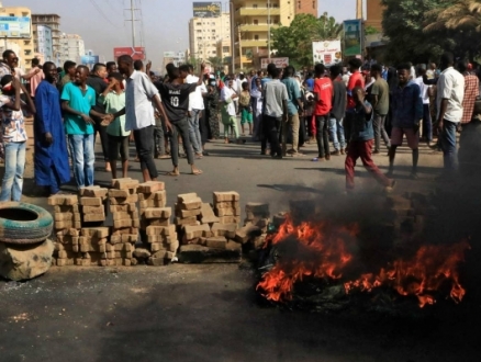 السودان: الجيش يحل مجلسي السيادة والوزراء ويعلن حالة الطوارئ