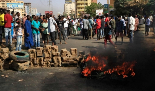 السودان: الجيش يحل مجلسي السيادة والوزراء ويعلن حالة الطوارئ 