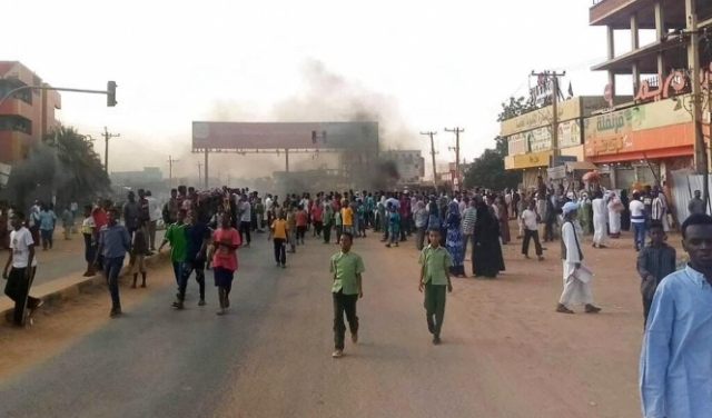 السودان: 5 قتلى و140 جريحا بنيران قوات المجلس العسكريّ ومُطالبة باجتماع مجلس الأمن