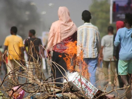 السودانيون يواصلون عصيانهم المدني ضد الانقلاب.. ومؤتمر صحافي للبرهان