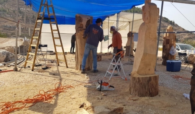 مهرجان النحت على الخشب في مجد الكروم: أعمال تضفي بجماليتها وعابرة للزمن