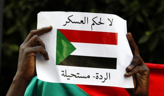 السودان: البرهان يعفي النائب العام من منصبه