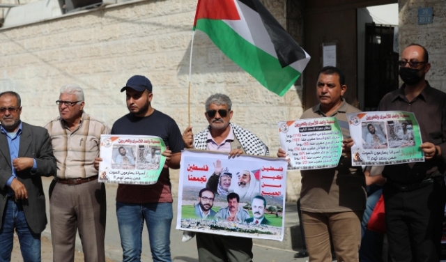 الأسير شادي أبو عكر يعلّق إضرابه عن الطعام