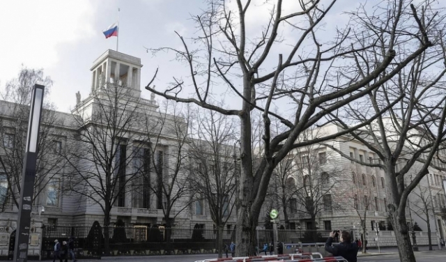 العثور على دبلوماسي روسي ميتًا في برلين: سقط أو أُسقِط؟