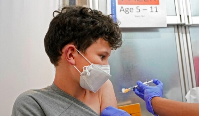 خبراء الصحة الإسرائيلية يوصون بتطعيم الأطفال من عمر 5 إلى 11 عاما