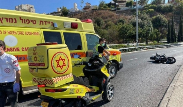 إصابة خطيرة لسائق دراجة نارية بحادث طرق في حيفا