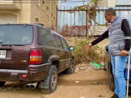 مستوطنون يعطبون إطارات مركبات بالشيخ جرّاح ووقفة احتجاجية في الطور