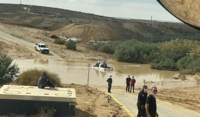 سيول وفيضانات بعد هطول المطر الأول وتدفق المياه في صحراء النقب