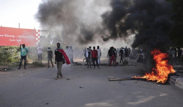 السودان: انطلاق مظاهرات رافضة لـلانقلاب ومطالبة بحكم مدنيّ