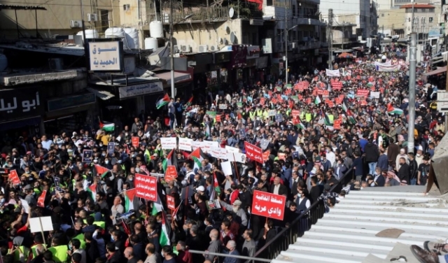 الأردن: الآلاف يحتجون على مقايضة الكهرباء بالماء مع إسرائيل