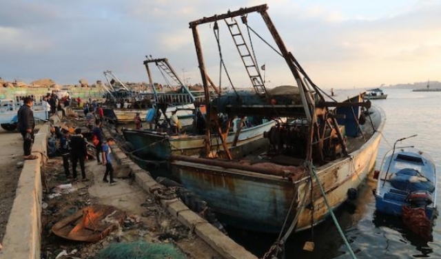 الاحتلال يعتقل 5 صيادين جنوبي قطاع غزة