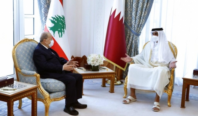 عون يبحث العلاقات المتوترة مع دول الخليج في قطر