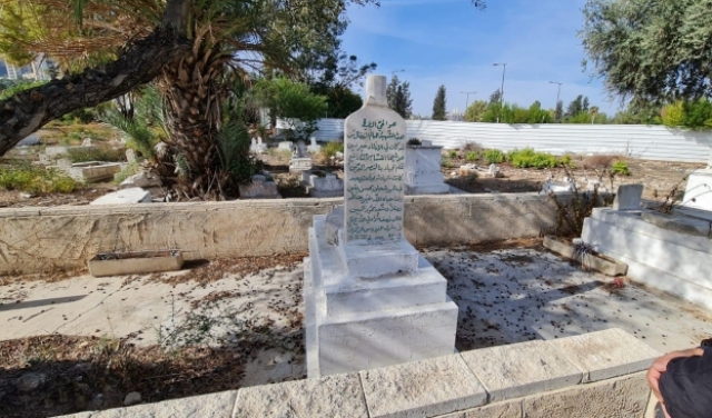 إقامة صلاة الجمعة ونصب خيمة اعتصام في مقبرة القسام