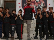 بساقٍ واحدة.. شابٌ سوري يدرّب 100 طفل رياضة الكونغ فو