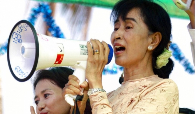بورما: حكم بسجن الزعيمة المدنيّة أونغ سان سو تشي أربع سنوات...  