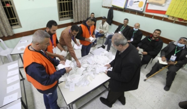 الانتخابات في الضفة: إغلاق صناديق الاقتراع بمشاركة نحو 65%