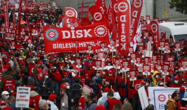 مظاهرة حاشدة بإسطنبول احتجاجًا على تردي الوضع الاقتصاديّ: 