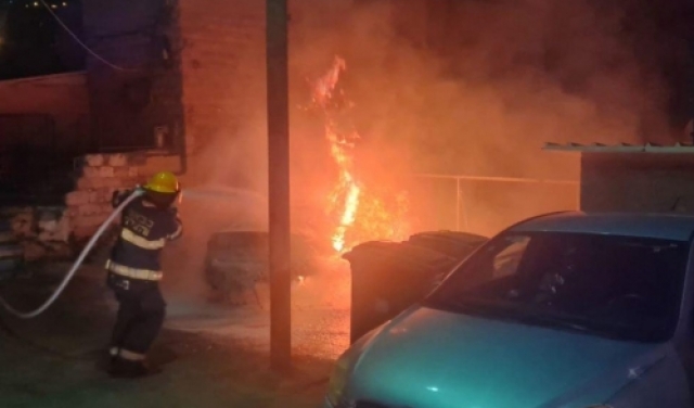 حرق سيارات في اللد وحيفا واحتراق مصنع بالرامة