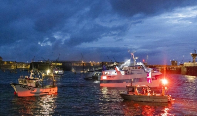 فرنسا تتجه لمقاضاة بريطانيا حول صيد السمك