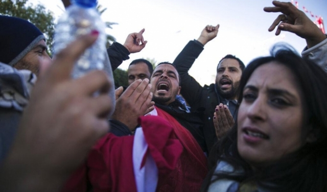تونس: قوات الأمن تقمع اعتصاما ضد الانقلاب