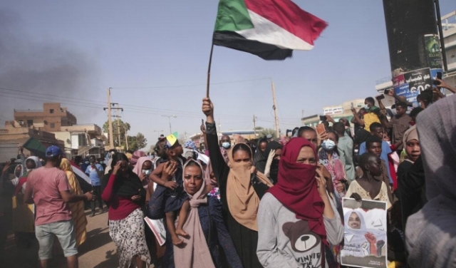 سودانيون ضد الانقلاب يحاولون تعبئة الشارع من جديد