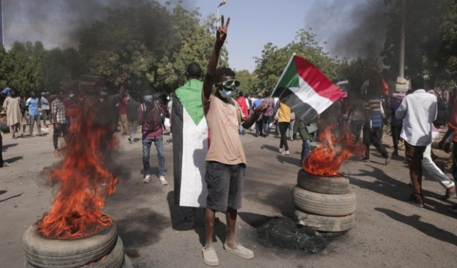 السودان: قتيل و125 جريحا بتظاهرات الثورة ودعوات لمليونية جديدة