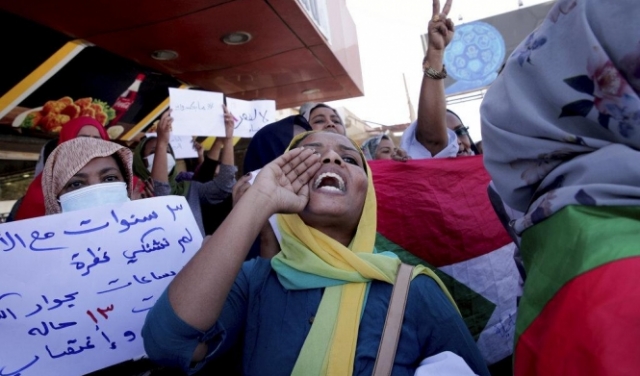 تظاهرات نسائية سودانية حاشدة ضد اغتصاب الأمن لمتظاهرات
