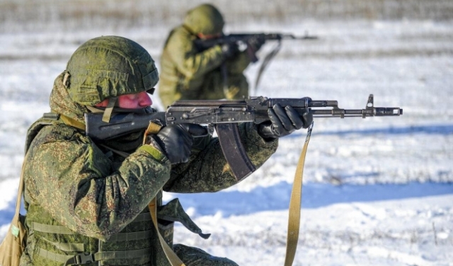 روسيا تسحب 10 آلاف جندي من منطقة الحدود الأوكرانية
