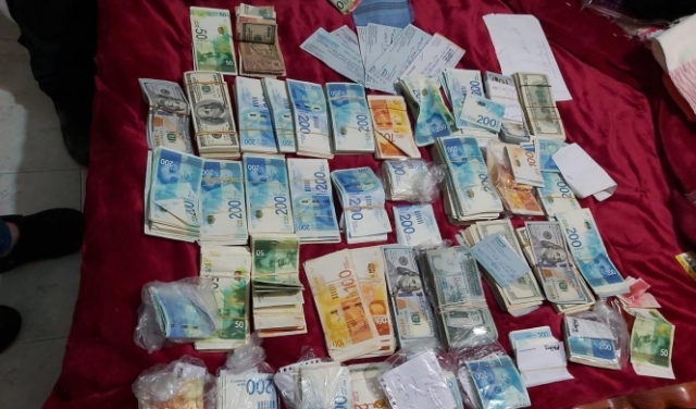 الشرطة تداهم منشية زبدة: اعتقال شخص ومصادرة أموال