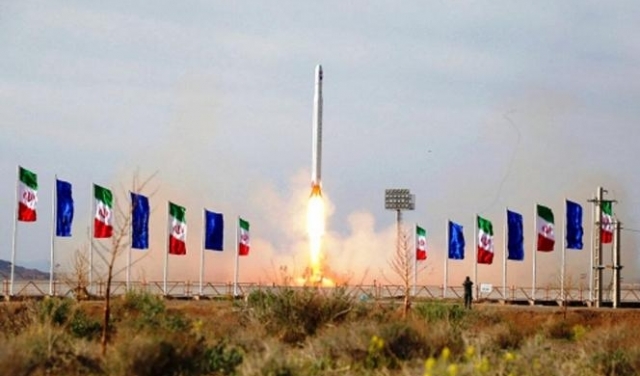 إيران تعلن إطلاق صاروخ إلى الفضاء يحمل معدات بحثية