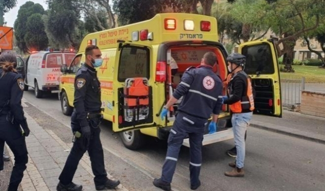 إصابة بالغة الخطورة لعامل دهسا وسط البلاد