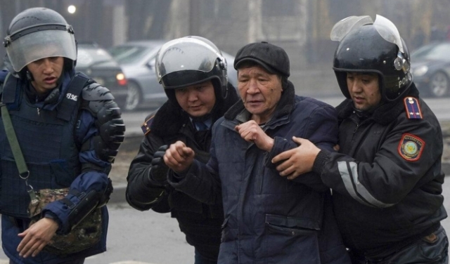 كازاخستان: مقتل عشرات المتظاهرين برصاص الشرطة