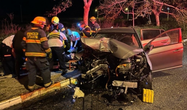 حيفا: إصابتان إحداهما حرجة في اصطدام سيارة بشجرة
