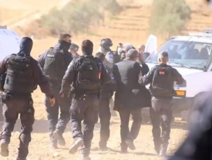إعلام: اعتقال الزميل ياسر العقبي مؤشر لتعامل الشرطة مع كل عربيّ